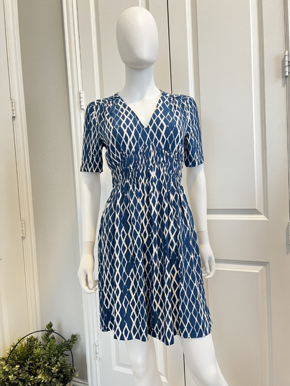 Anthropologie HD in Paris Archipelago Blue White V-Neck Dress Short Sleeve